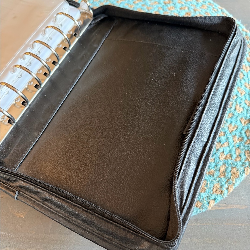 Black Leather FRANKLIN COVEY planner - Picture 2 of 6